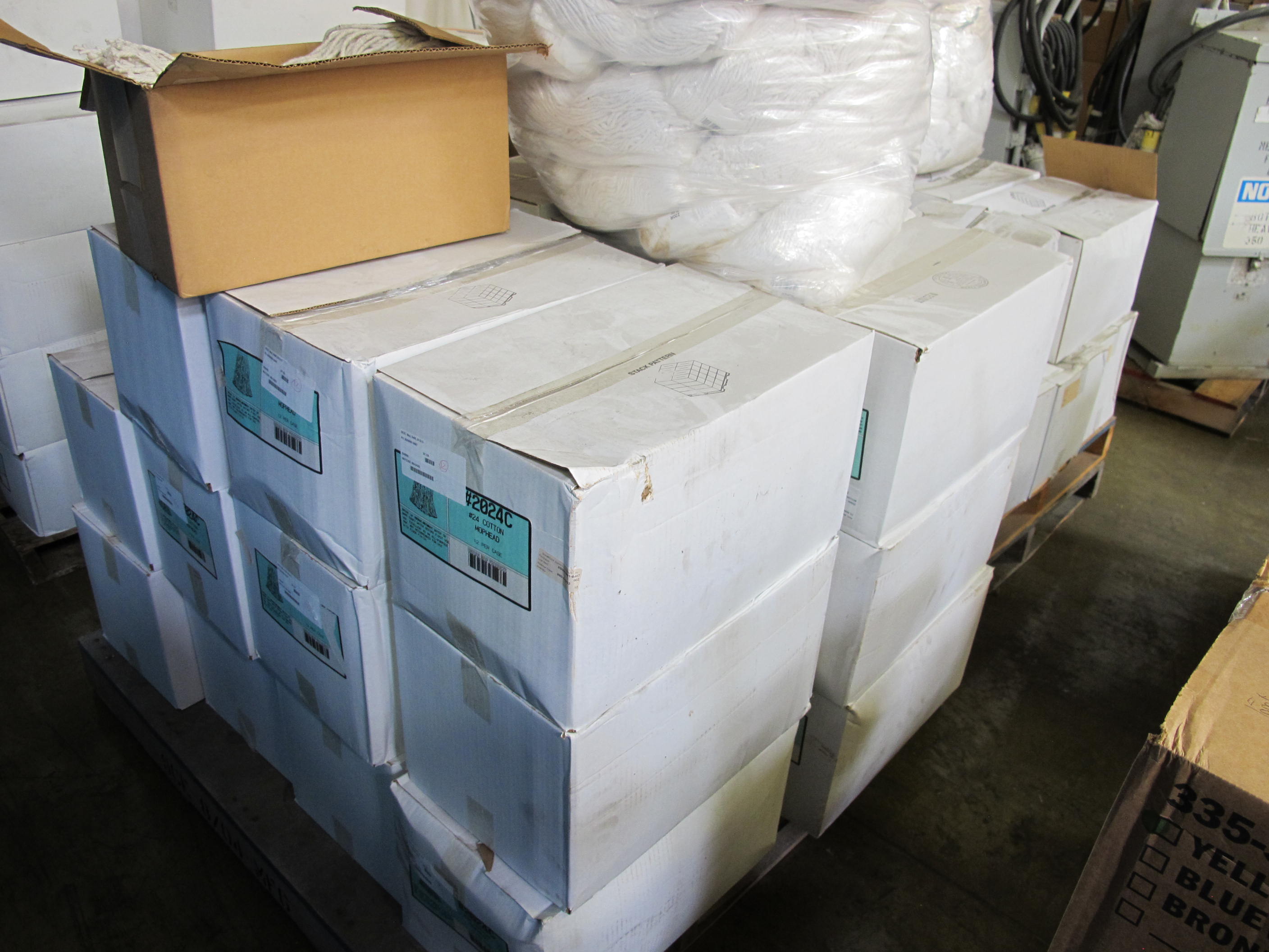 (468 TOTAL) LARGE QUANTITY OF MOPHEADS. LOADING & HANDLING FEE $15-4121